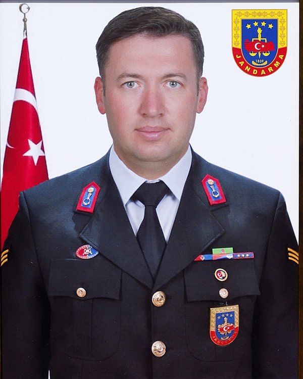 Yollar kan gölüne döndü! Baba ve 3 oğlu TIR kurbanı