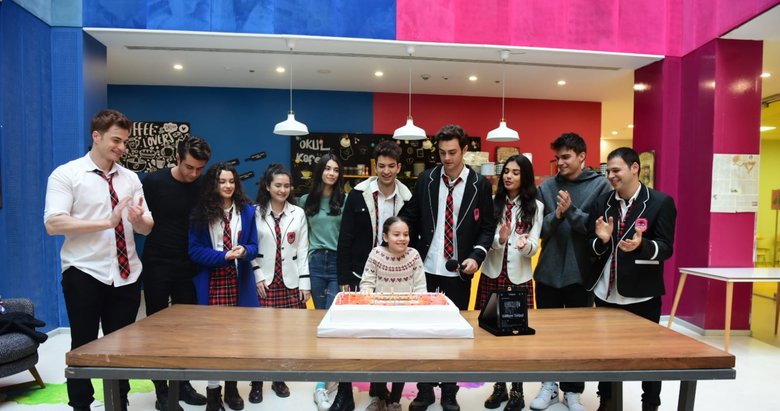 Atv’nin sevilen dizisi ’Kardeşlerim’ Instagram’da 1 Milyon aboneyi geçti