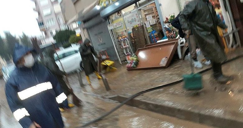 İzmirliler Soyer’e böyle isyan etti: Bisikletle şov yapacağına gelsin, halimizi görsün