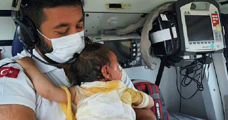 Üzerine sıcak su dökülen bebek, ambulans helikopterle sevk edildi