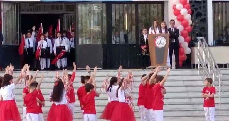 Afyonkarahisar’da tepki çeken görüntü! Disleksi hastası çocuk gösteriden çıkarıldı