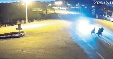 3 kişinin hayatı söndü! Yayalara çarpan araç faciaya neden oldu