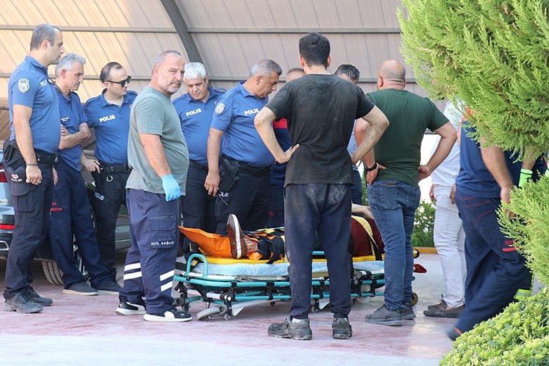 Asansör üçüncü kattan zemine çakıldı: 4 yaralı