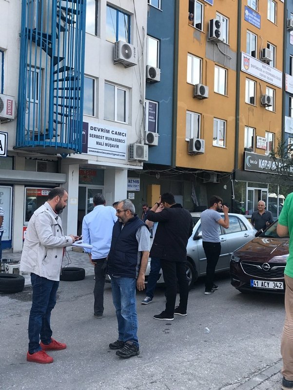 İstanbul’daki deprem sonrası halk sokaklara çıktı