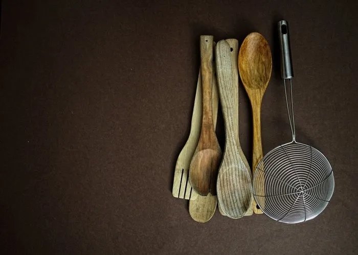 Yemek yaparken neden tahta kaşık kullanılmalıdır? Tahta kaşık nasıl temizlenir?