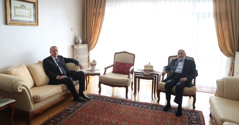 Başkan Erdoğan Oğuzhan Asiltürk’ü evinde ziyaret etti