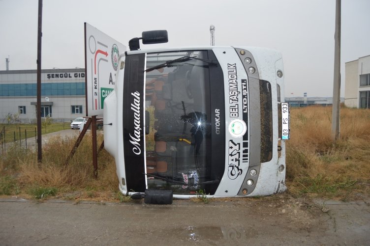Afyonkarahisar’da belediye otobüsü şarampole devrildi! Yaralılar var