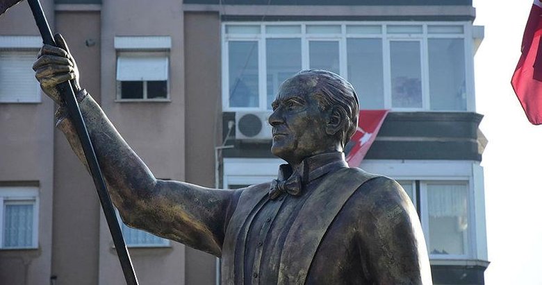 Izmir De Ataturk E Benzemeyen Heykel Yeniden Tasarlanacak Izmir Haberleri