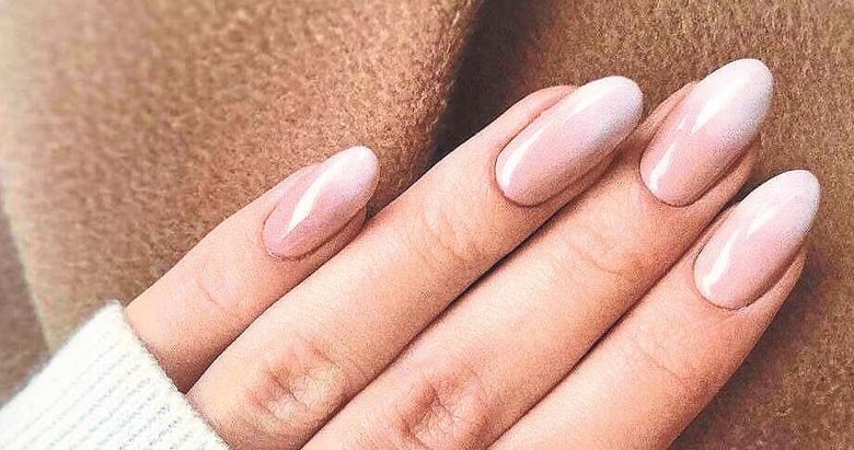 Manikürde gerçek nude