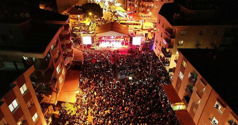 Gümüldür’de Mandalinası’nı Sibel Can tanıttı