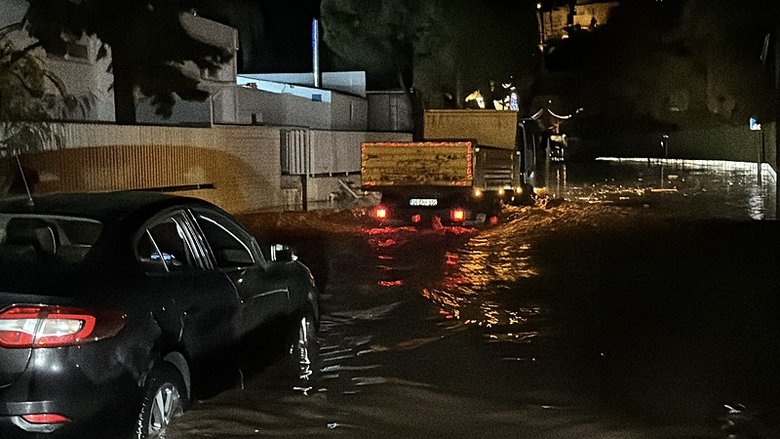 Bodrum’da kuvvetli sağanak nedeniyle evleri su bastı