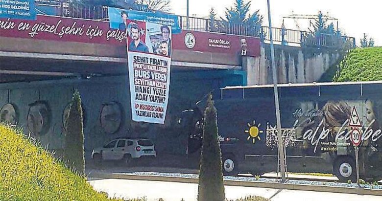 Akşener’e pankartlı protesto! Sana yazıklar olsun
