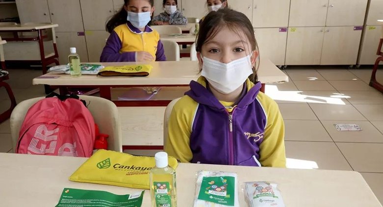 Eğitim Bakanı Selçuk canlı yayında açıkladı! Yaz tatili ne zaman başlayacak? Ara tatil olacak mı?