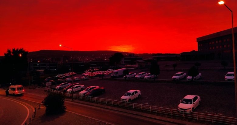 İzmir güne kızıl gökyüzü ile uyanmıştı! Nedeni ortaya çıktı