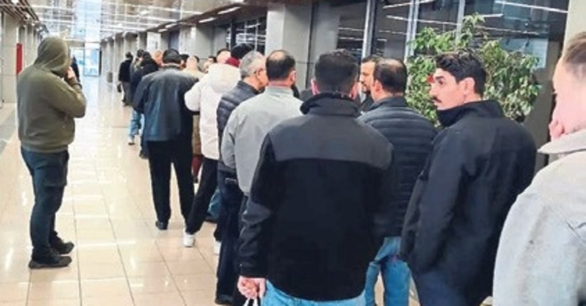 Alsancak Limanı’nda CV kuyruğu