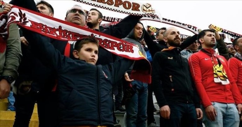 Görme engelli Kaan, Eskişehirspor’un uğuru oldu