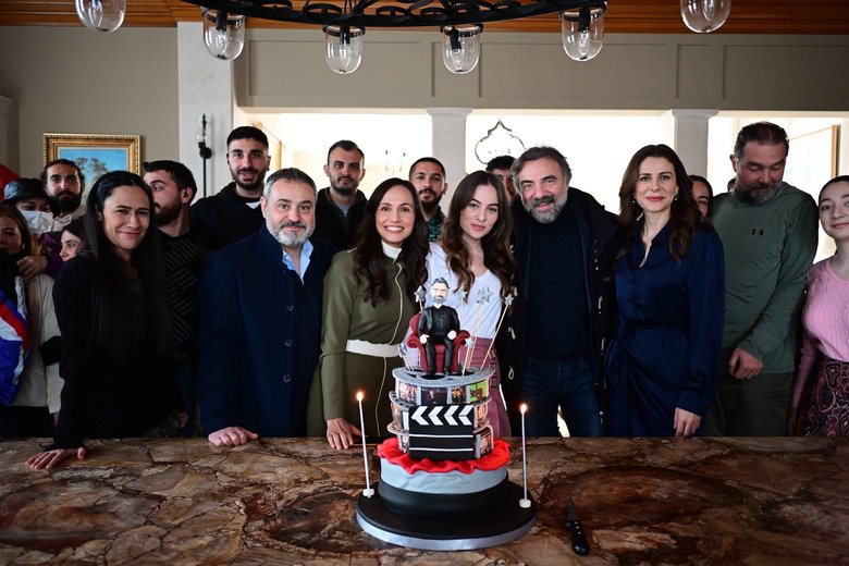 Ben Bu Cihana Sığmazam setinde sürpriz doğum günü