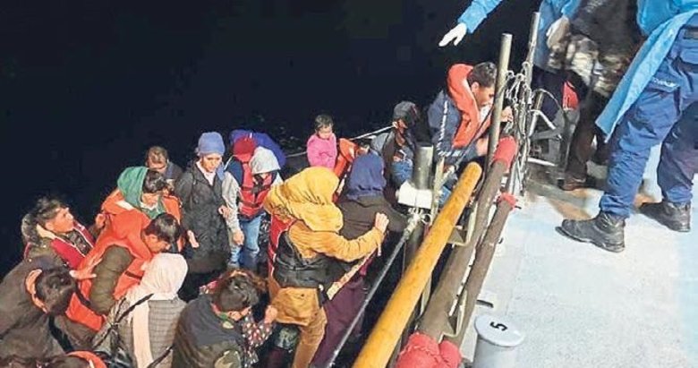Yunanistan’ın ölüme terk ettiği 56 kaçak göçmen kurtarıldı