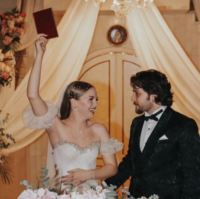 İki ay önce nikah masasına oturmuşlardı! Ufuk Beydemir ile İpek Filiz Yazıcı İstanbul’da düğün yaptı