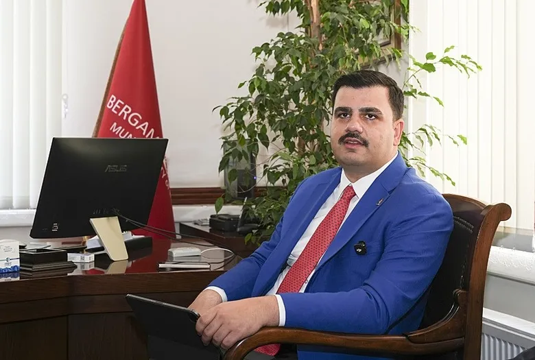 ak-parti-genel-sekreteri-inandan-engelleniyoruz-tepkisi-kimse-mikrofon-basina-gecip-1787317334384.jpeg