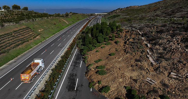 Manisa’da heyelan tehlikesi sürüyor! 10 ev tahliye edildi