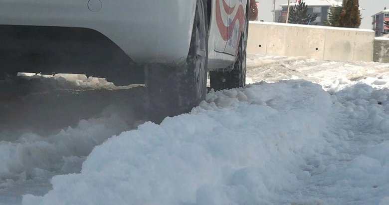 Karlı ve buzlu yollarda araç kullanmanın püf noktaları