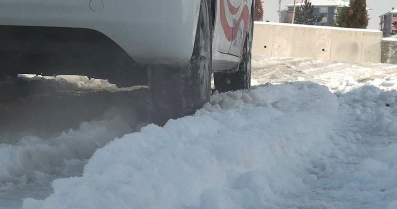 Karlı ve buzlu yollarda araç kullanmanın püf noktaları