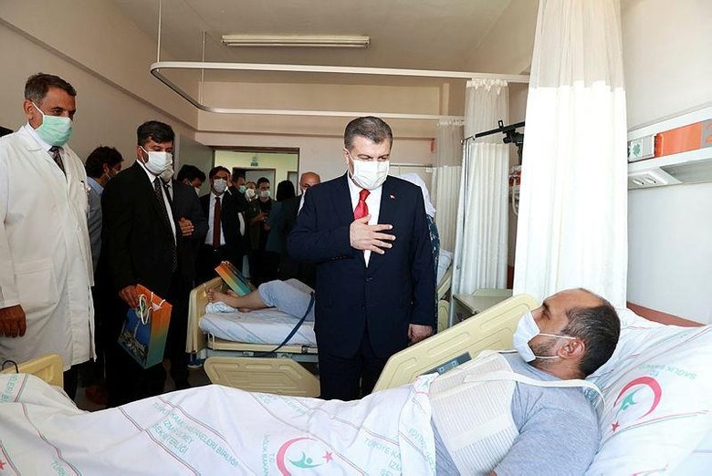 Sağlık Bakanı Koca’dan İzmir’de önemli açıklamalar