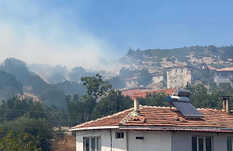 Manisa’da yangın büyüyor! Bir mahalle tahliye edildi