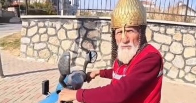 Denizli’de kask yerine miğfer takan Hasan dede görenleri şaşırttı