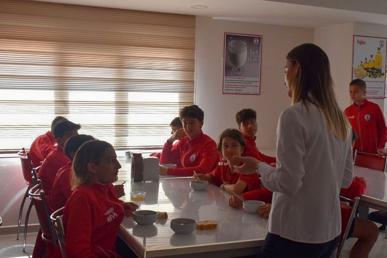 Altınordulu miniklere Çanakkale menüsü dağıtıldı