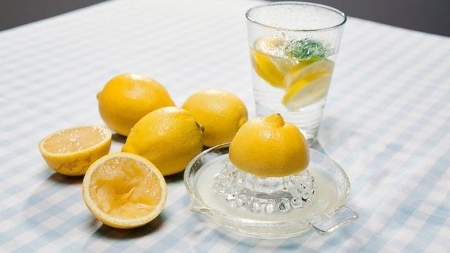 Limon dilimleriyle uyumanın faydalarını biliyor musunuz?