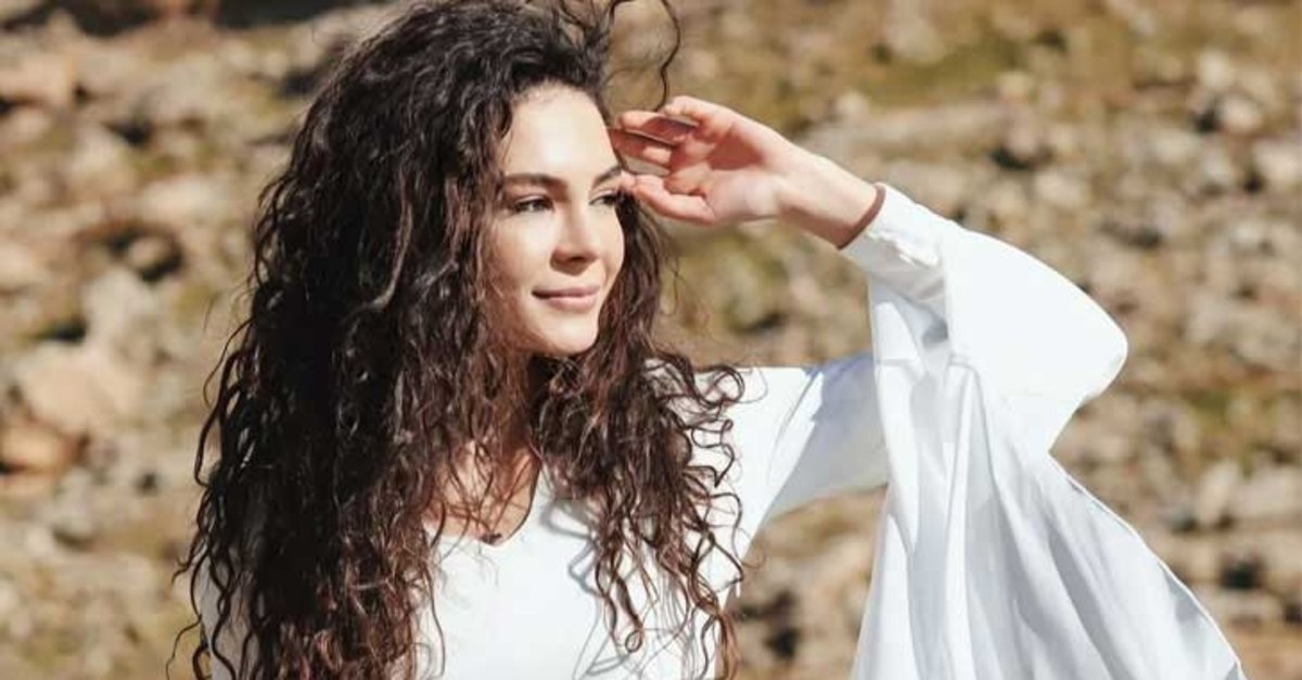 hercai nin reyyan i ebru sahin makyajsiz hali ile olay oldu