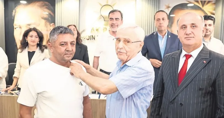 Aydın’da CHP’li meclis üyesi Ömer Akdağ AK Parti’ye geçti