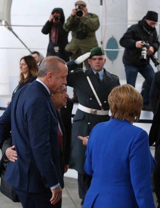 Başkan Erdoğan’ın Berlin’de aracından yansıyan kare gündeme oturdu