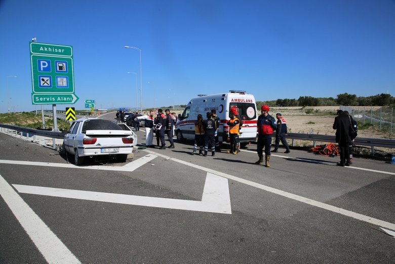 Manisa'da feci kaza: 3 ölü, 1 ağır yaralı ile ilgili görsel sonucu