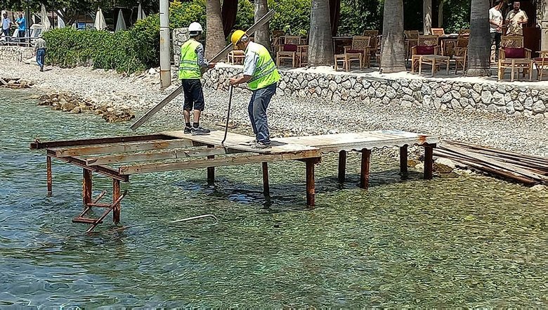 Ünlülerin favori kıyılarında iskele temizliği