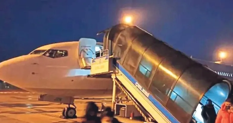 Asılsız bomba ihbarı izmir uçağında panik yarattı