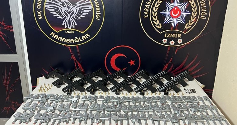 İzmir’de silah ticareti operasyonu: Gizli bölmelerde ele geçirildi