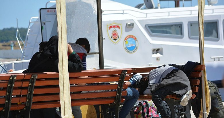 Ayvalık açıklarında Türk karasularına geri itilen 42 sığınmacı kurtarıldı
