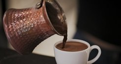 Böyle yapan çok az var! Türk Kahvesini böyle yapınca köpüğü bol oluyor