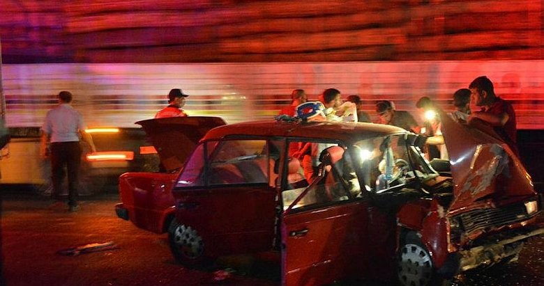 Aydın’da üç aracın karıştığı trafik kazasında 2 kişi öldü, 1 kişi ağır yaralandı