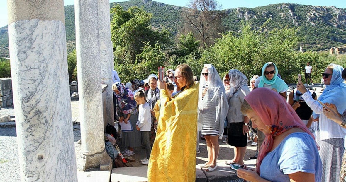 Izmir De Antik Efes Te Tarihi Rus Ayini
