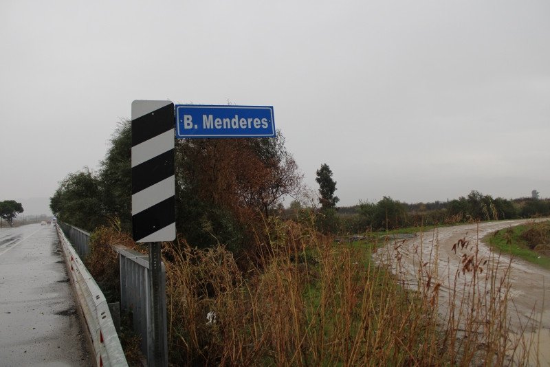 Kurumaya yüz tutmuştu! Aralık yağmurları Menderes’in debisini artırdı