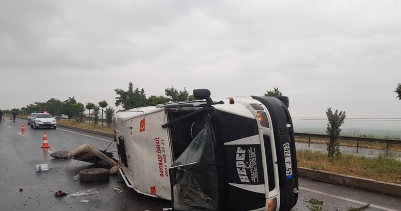 Manisa’da korkunç kaza! Tarım işçilerini taşıyan minibüs devrildi