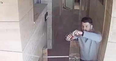 Bulduğu altın dolu keseyi polise teslim etti