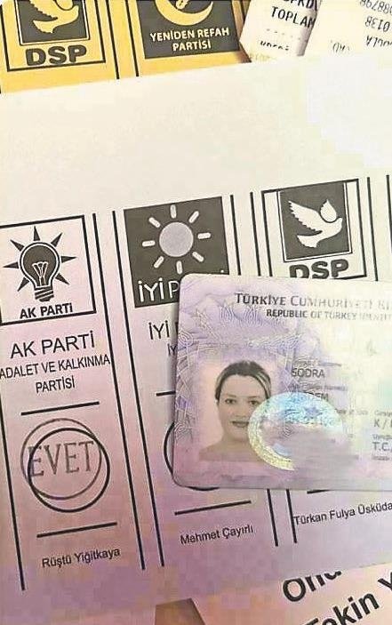 Genç kadının başına gelmeyen kalmadı! Bir oy kullandı işinden oldu