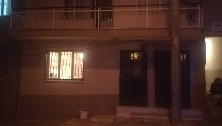İzmir Bayraklı’da çocukların da bulunduğu eve silahlı saldırı
