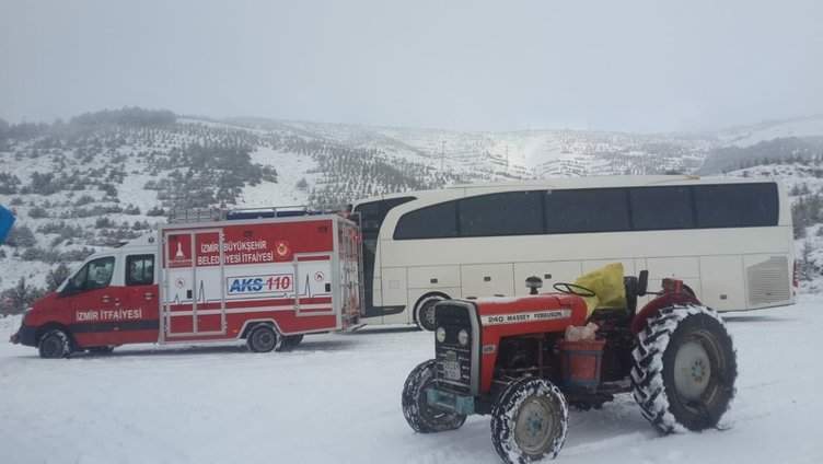 Bozdağ’da kara saplanan otobüsteki 46 kişi kurtarıldı