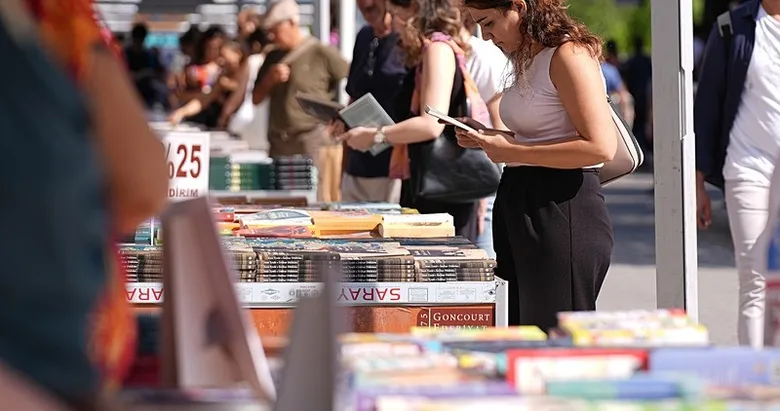 İzmir Kitap Fuarı başladı